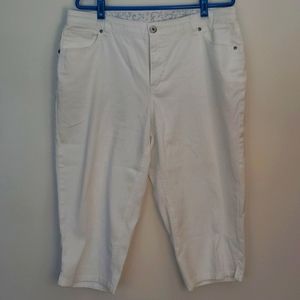 Faded Glory White Capris Size 16W